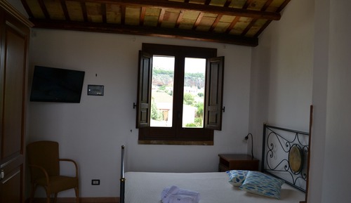 Deluxe Double Room, 1 King Bed, Ensuite, Garden View