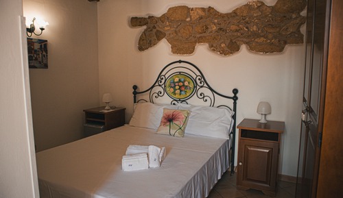 Classic Double Room, 1 King Bed, Private Bathroom