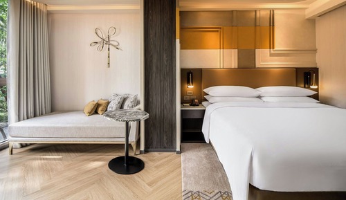 Deluxe Room, 1 King Bed with Sofa bed, Non Smoking