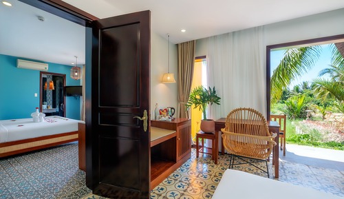 FAMILY CONNECTING ROOM