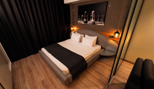 Deluxe Suite, 1 Queen Bed with Sofa bed, Garden View