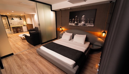 Deluxe Suite, 1 Queen Bed with Sofa bed, City View