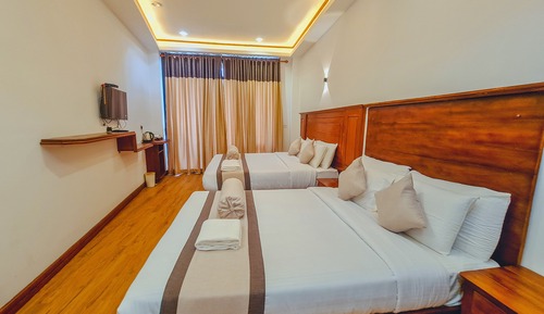 Family Room, Lake View