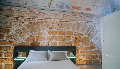 Luxury Room, 1 Queen Bed, Balcony, City View
