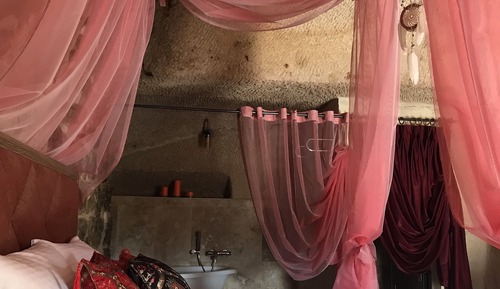 Honeymoon Suite