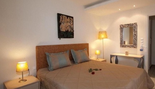 Superior Triple, Front of the Sea