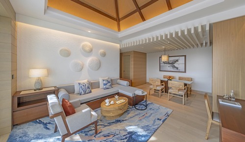 Deluxe Garden Terrace Suite