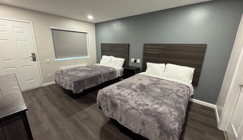 Double Room, 2 Double Beds, Roll-in Shower, Non Smoking