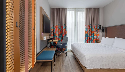 Room, 1 King Bed, Accessible (Roll-In Shower Mobility & Hearing)