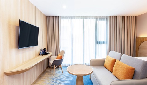 Suite, 1 Queen Bed, Kitchenette (Free Breakfast)