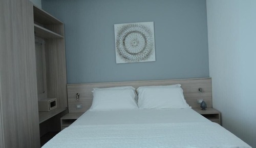 Room, Pool View