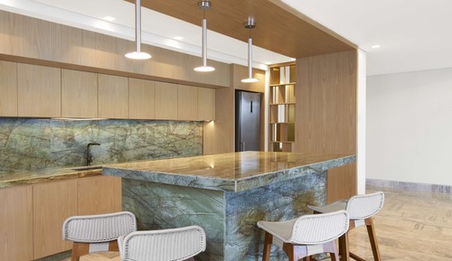 Suite, 1 King Bed (Amai)