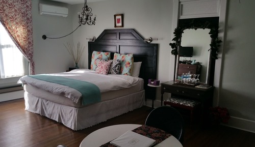 Superior Suite, 1 King Bed, Non Smoking, Microwave