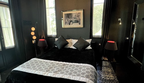Chambre Double Supérieure dans une Dépendance