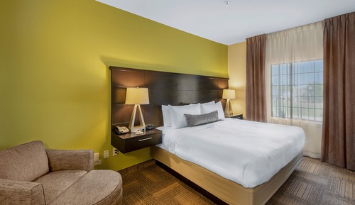 Studio Suite, 1 King Bed, Kitchen
