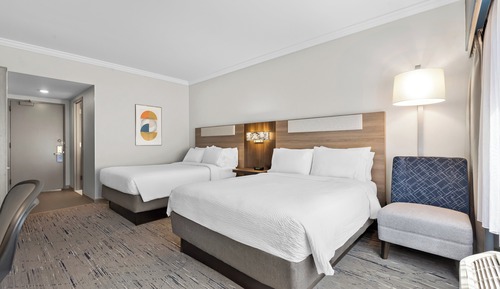 Standard Room, 2 Queen Beds, Roll-in Shower, Non Smoking (Communications)