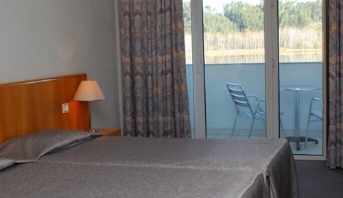 Standard Room, 1 Double or 2 Twin Beds, Balcony, Lake View