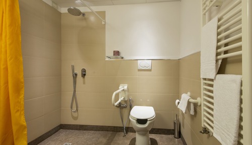 Economy Triple Room, Accessible