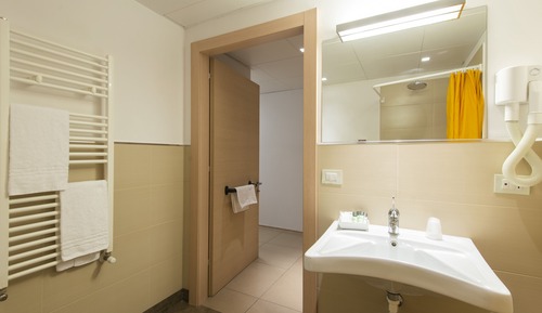 Economy Double Room, 1 Queen Bed, Accessible