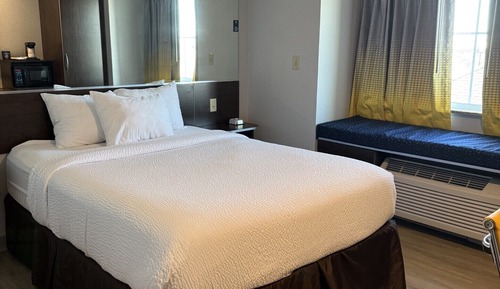 Deluxe Room, 1 Queen Bed, Non Smoking