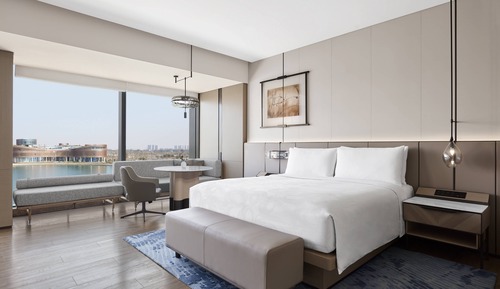 Executive Room, 1 King Bed, Lake View