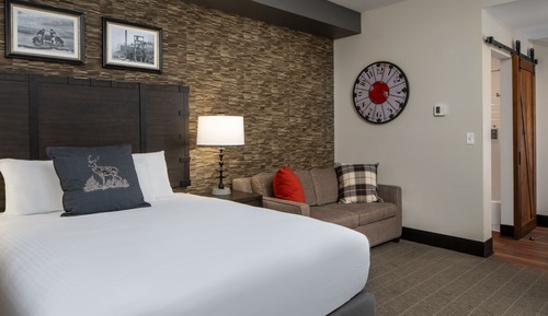 Golden Nugget Standard Room 1 Queen Bed