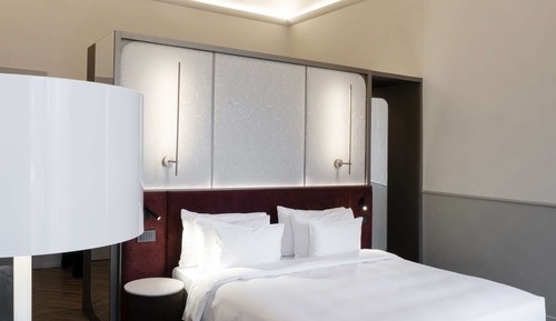 Junior Room (Renaissance Suite)