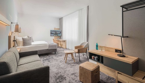 Junior Room, 1 Queen Bed, Balcony (Walk-in Shower)