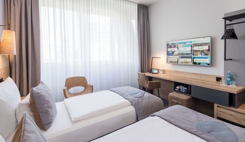 Classic Room, 2 Twin Beds (Walk-in Shower)