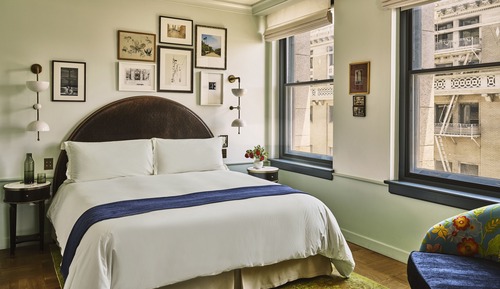 Room, 1 King Bed, Non Smoking, Courtyard View (Mobility Accessible, Roll-in Shower)