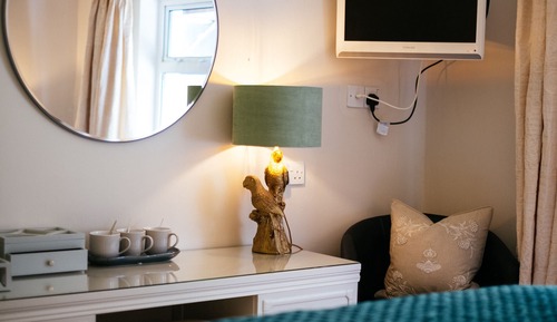 Suite, Ensuite, Garden View