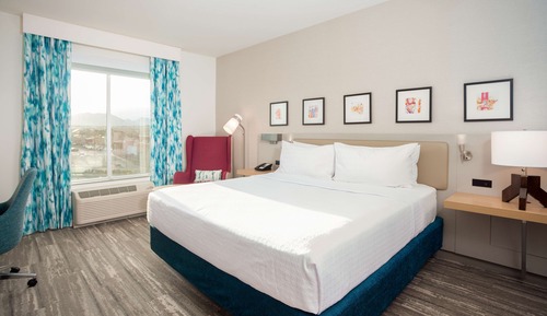 Room, 1 King Bed, Accessible, Mountain View (Hearing)