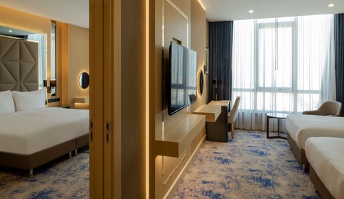 Family Room, 1 King Bed, Connecting Rooms