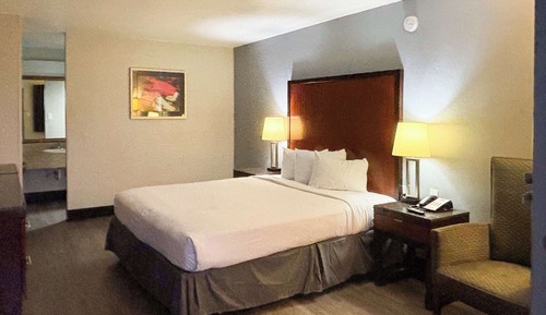 Deluxe Room, 1 King Bed, Accessible, Non Smoking