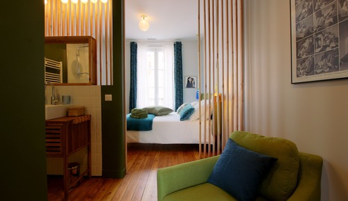 Design Double Room, Private Bathroom, City View (Vert Bancha)