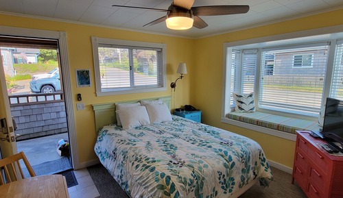 Studio, 1 Queen Bed (No Ocean View)