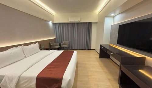 New Deluxe king room