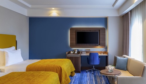Family Room, Connecting Rooms, Garden View