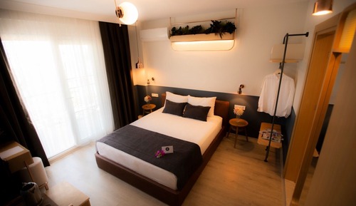 Deluxe Room, Balcony