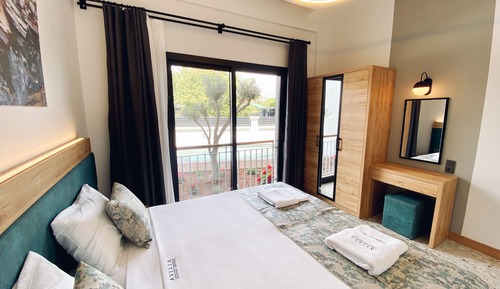 Premium Suite, 1 Bedroom, Pool Access, Poolside