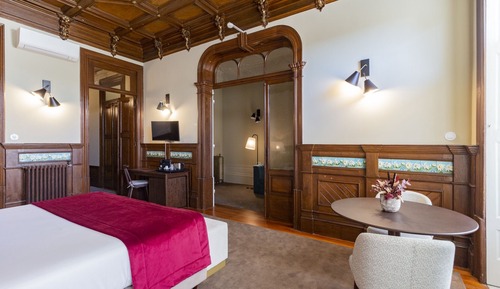 Master Suite with Garden View