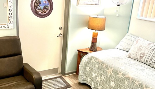 Studio Suite, 1 Bedroom, Partial Ocean View, Ground Floor (Sandy Feet Retreat)