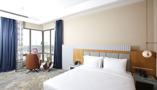 Junior Room, 1 King Bed