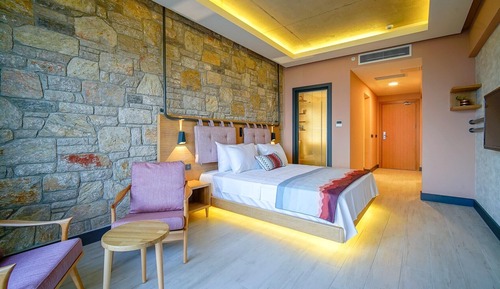 Superior Double Room, Patio, Partial Sea View