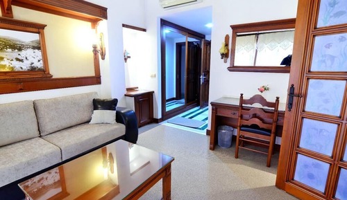 Deluxe Suite