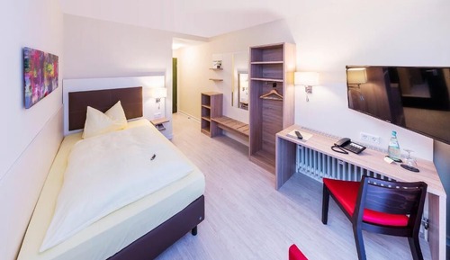 Comfort Single Room, 1 Large Twin Bed, Balcony, Garden Area