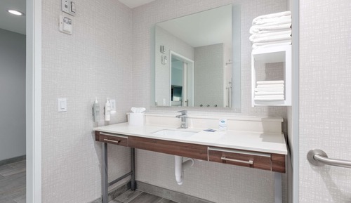 Room, 2 Queen Beds, Accessible, Bathtub