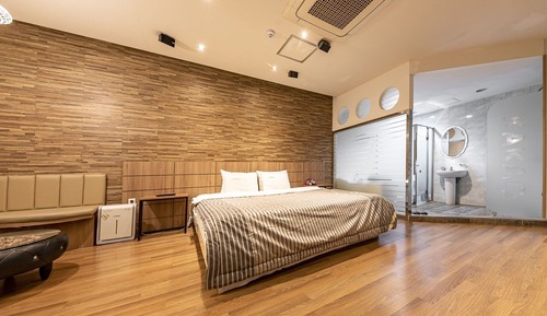 Room (Single floor (with styler microwave b)
