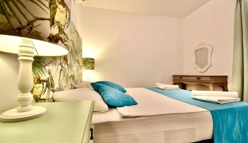 Economy Room