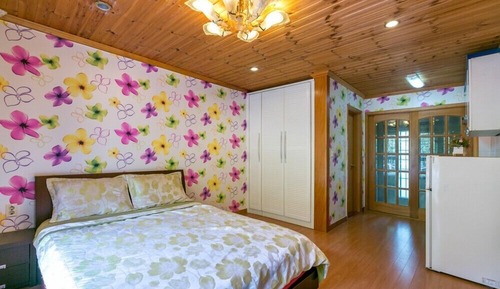 Room (A206)